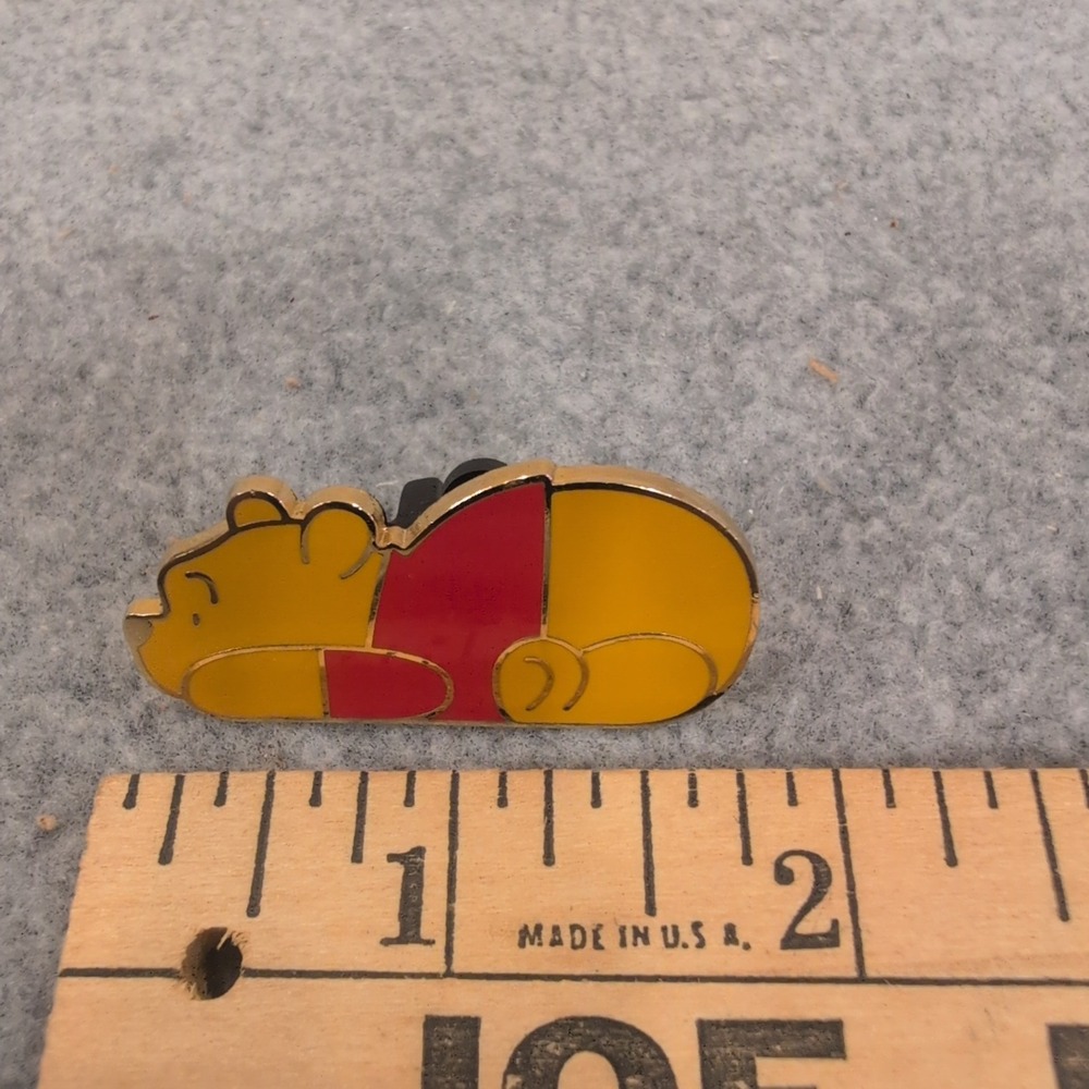 Disney Winnie the Pooh Sleeping Enamel Pin Official Trading 2003 Gold Tone - Picture 2 of 4